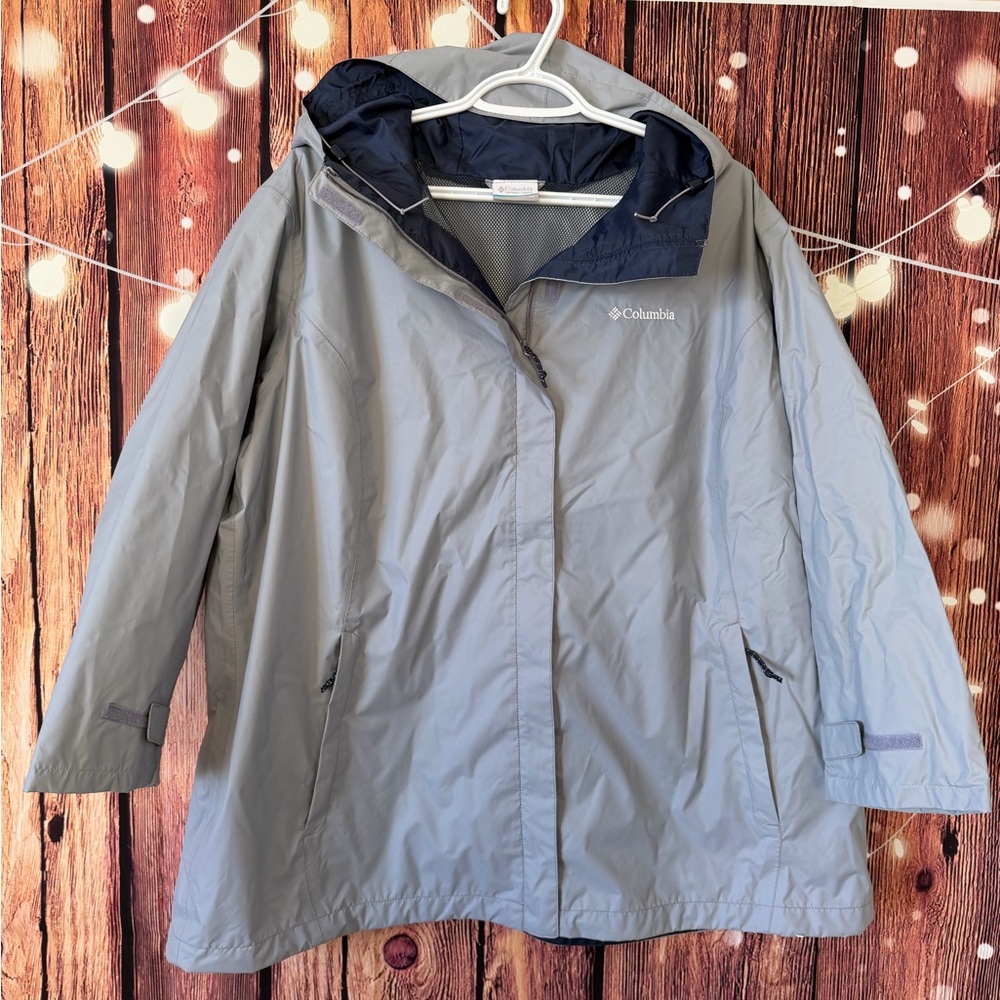 Columbia Women’s Gray Rain Jacket